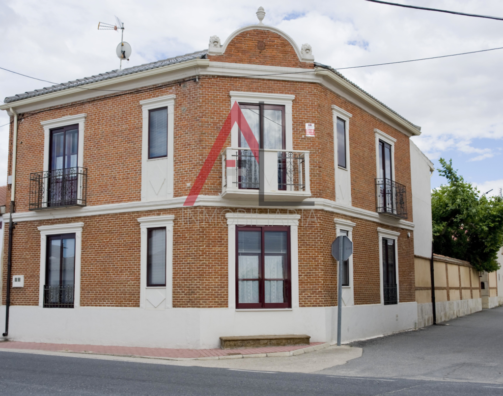 CHALET EN VENTA EN SANTIUSTE DE SAN JUAN BAUTISTA ····························································································································· 300.000€