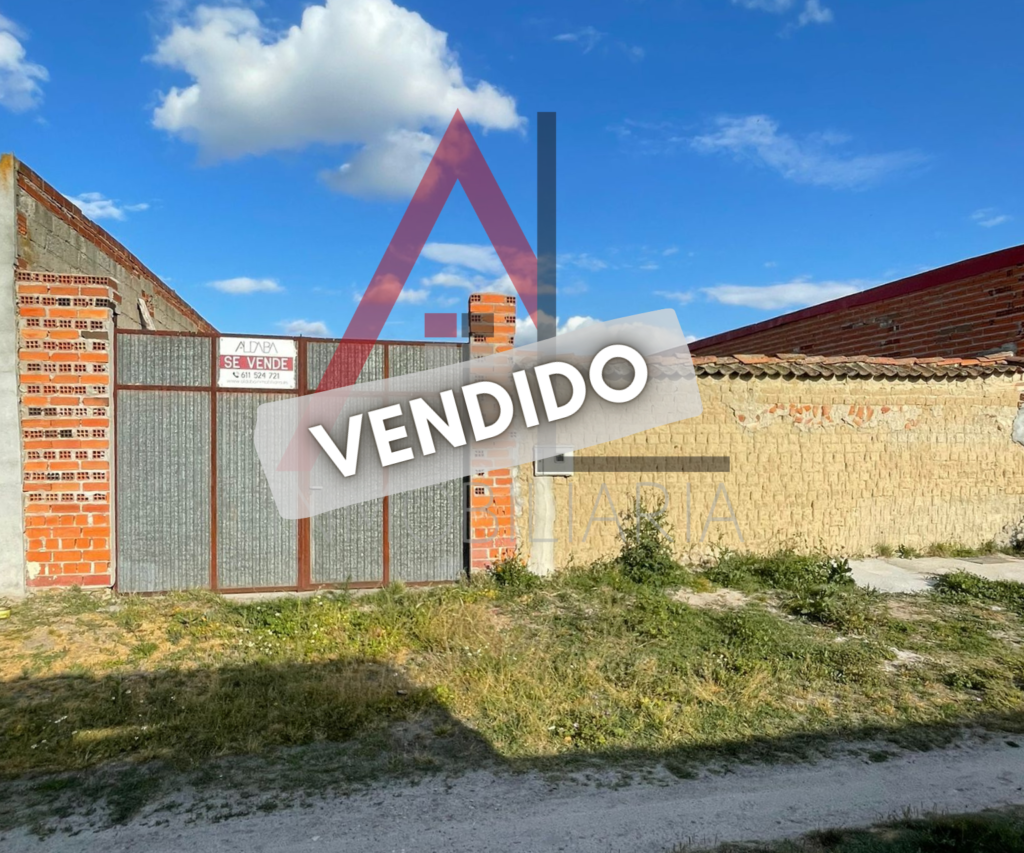 NO DISPONIBLE - TERRENO CERCADO EN NAVAS DE ORO