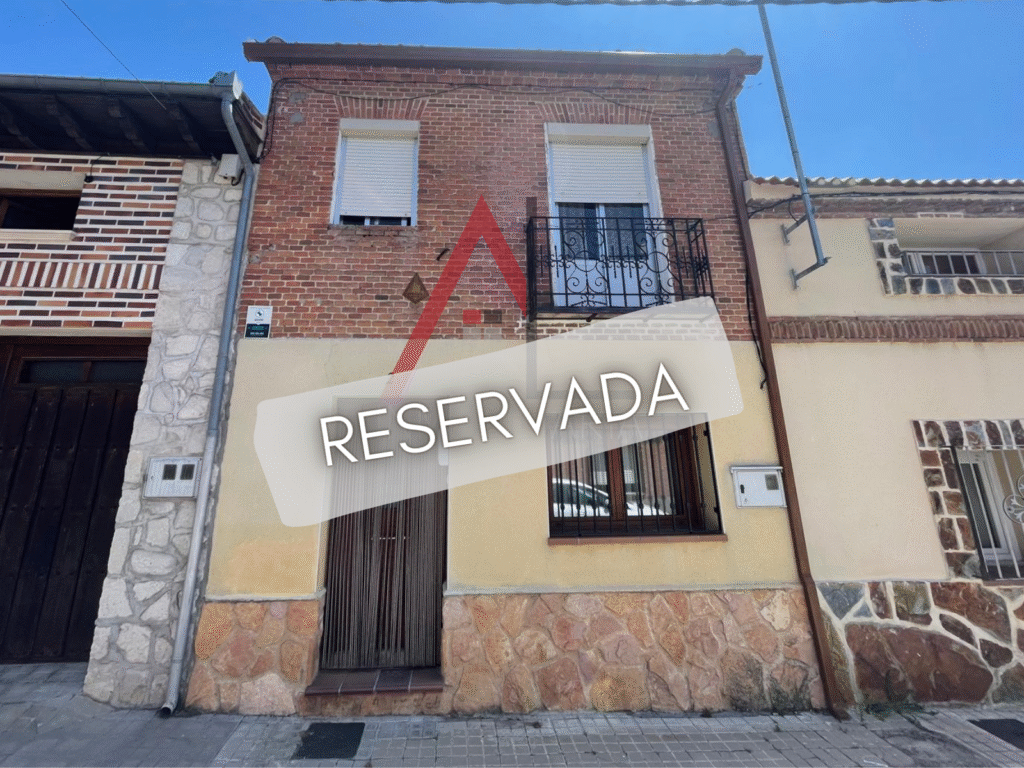 RESERVADA - CASA EN NAVA DE LA ASUNCION