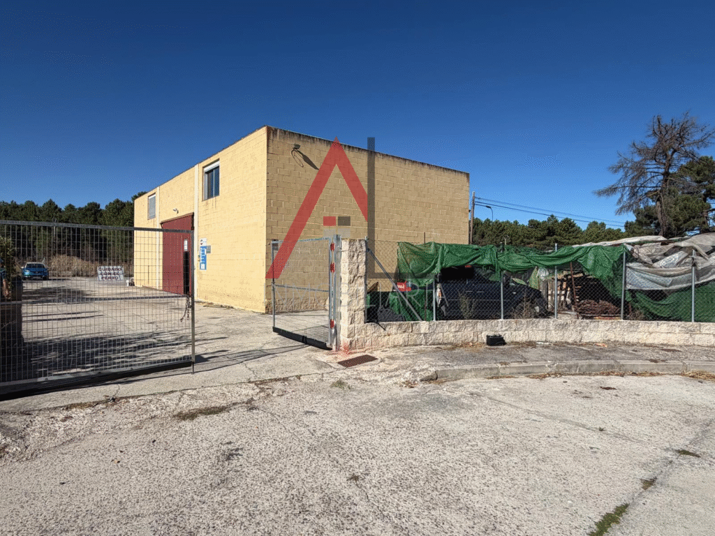 NAVE EN VENTA EN COCA ············································································································································································· 120.000€ NEGOCIABLES